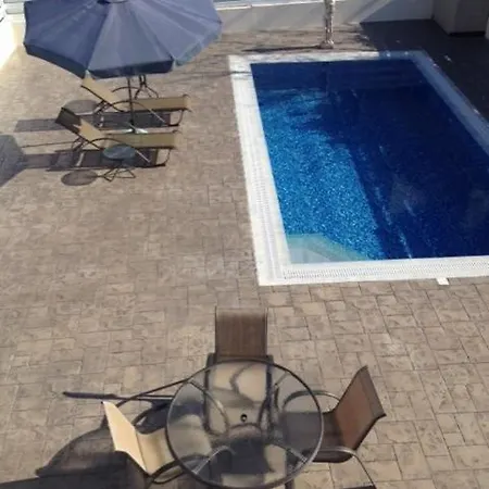 Villa Paralimni Паралимни